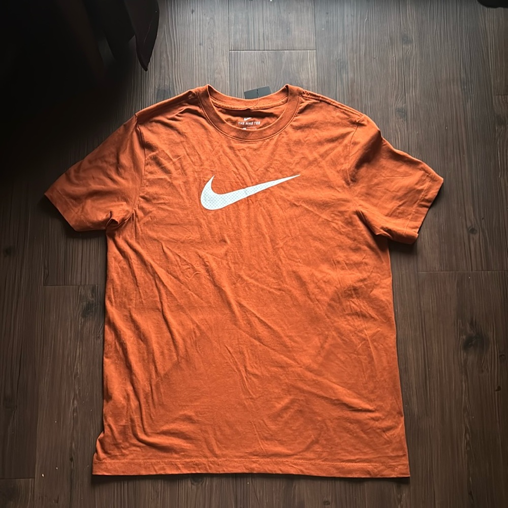 Nike shirt (NEW)